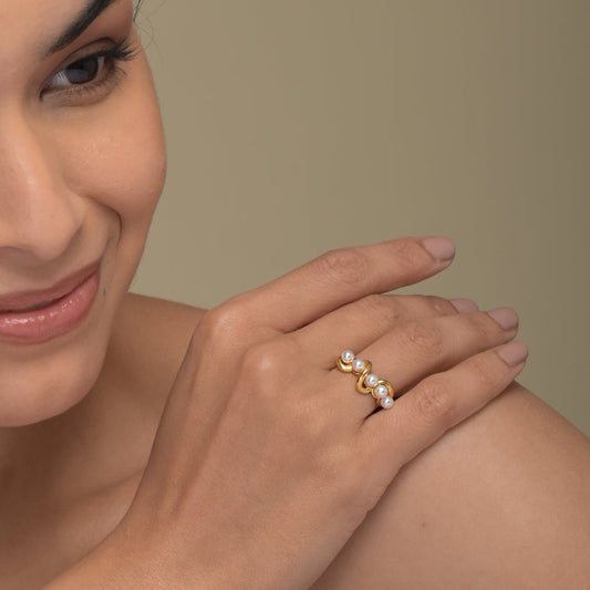 Rhythmic Pearl Ring